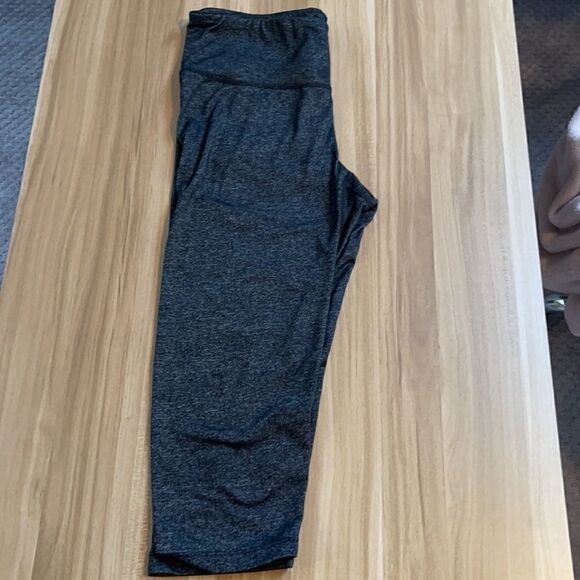 Jacques Moret Go Fit Capri athletic leggings.  Size Small. - Picture 2 of 4